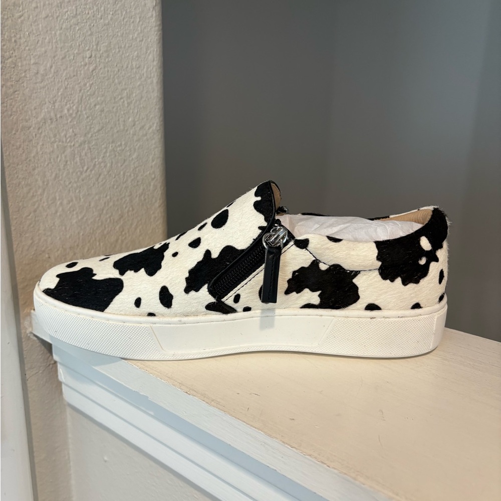 Very Volatile Normande Black & White Cow Print Sneakers Womens Size 9 - Picture 3 of 9